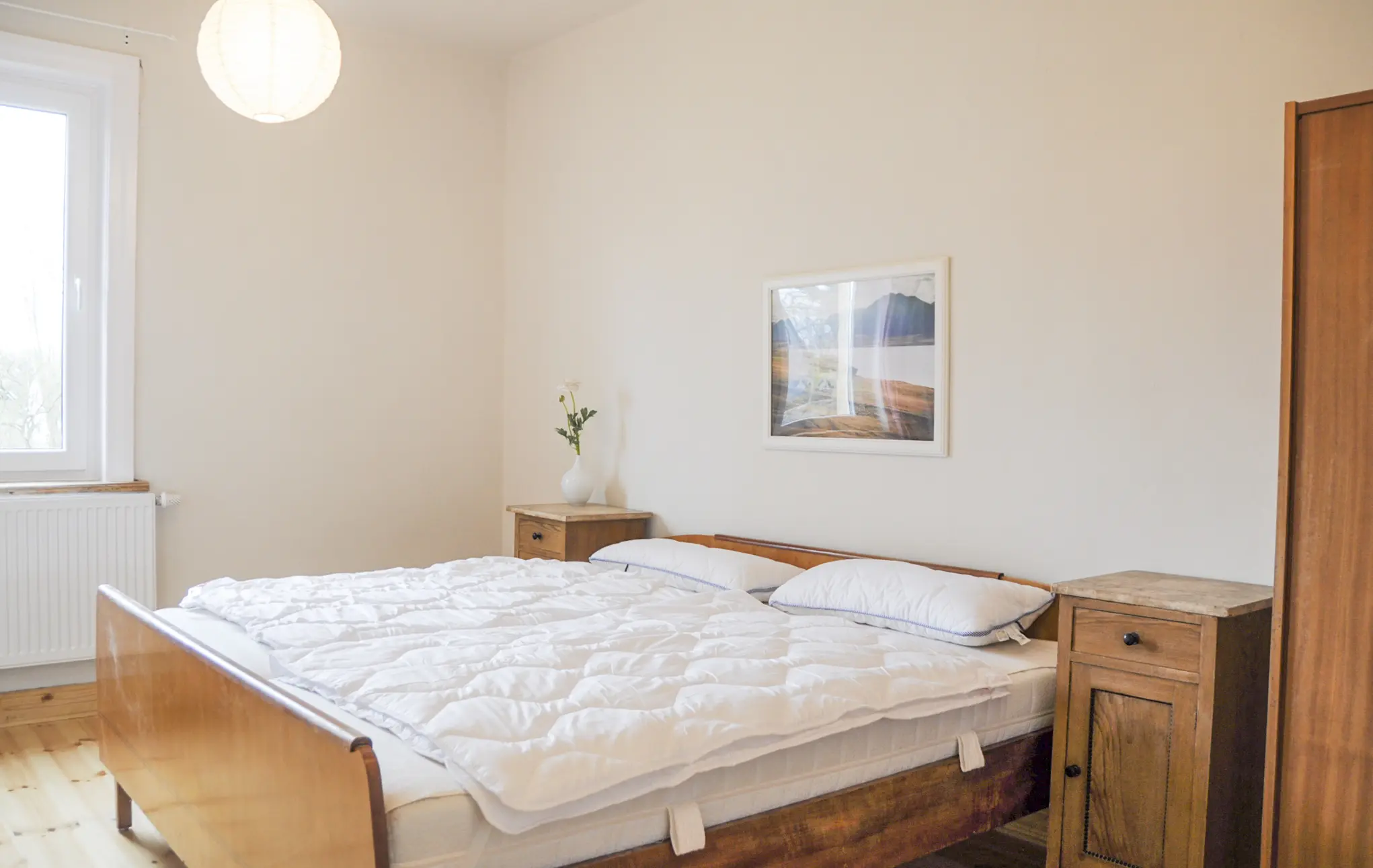 Schlafzimmer mit Tageslicht